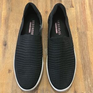 Women’s Sketchers Size 11 slip on shoes